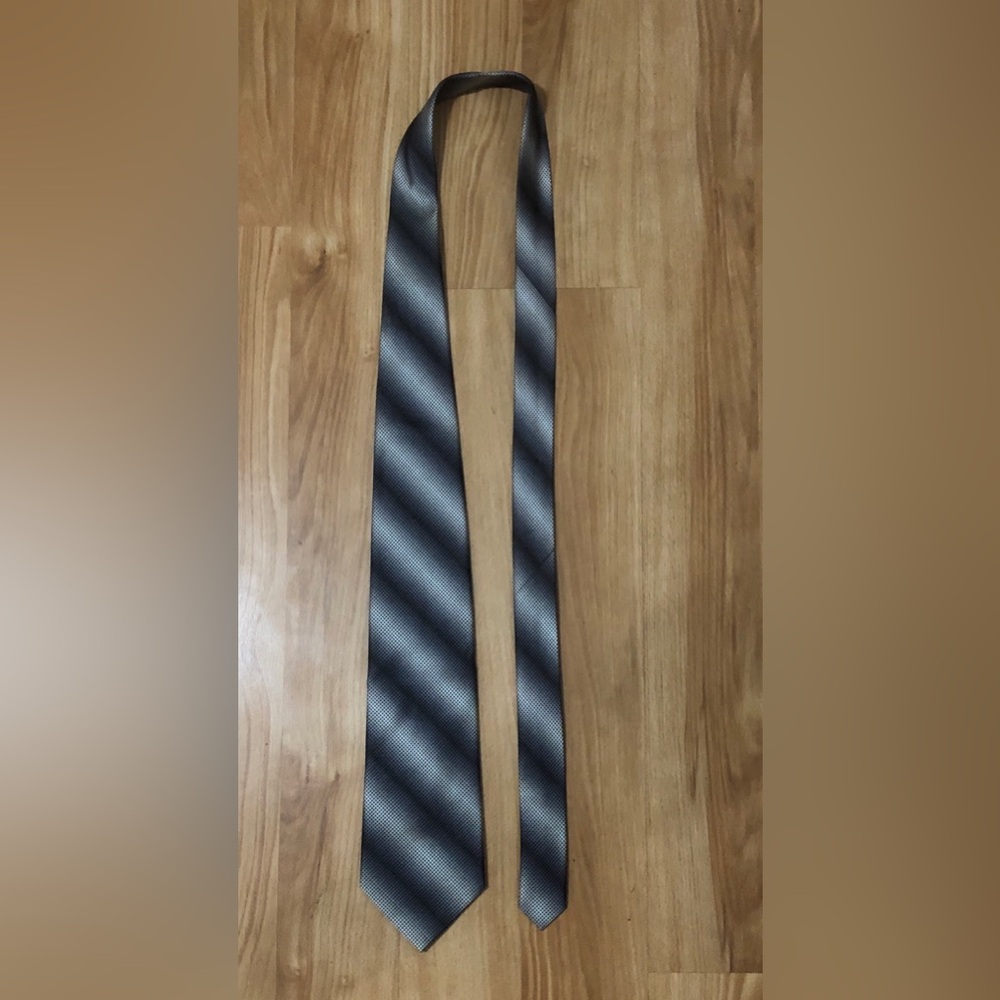 Kenneth Cole Gray and Black Diagonal Stripe Silk Tie